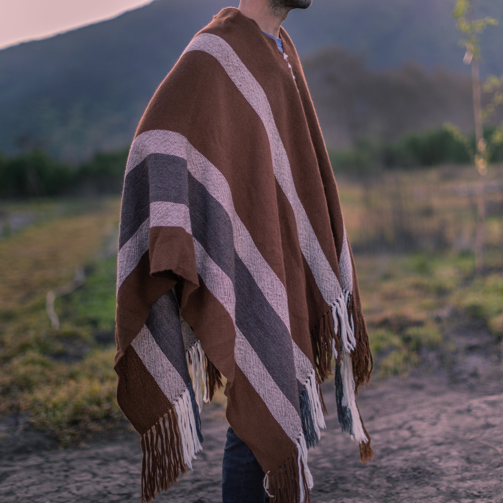Poncho de hombre en lana de alpaca, colores naturales